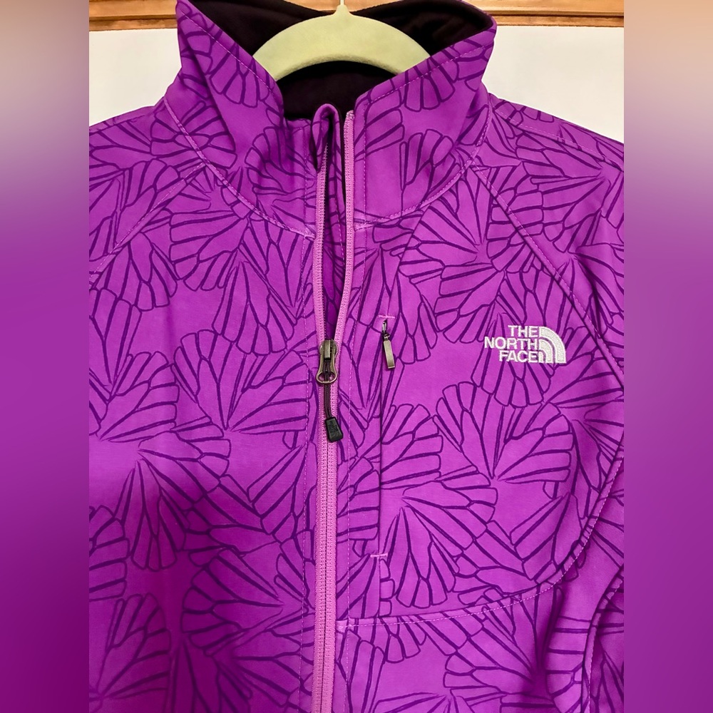 NEW The North Face winter wear waterproof rain jacket coat skiing hiking snow